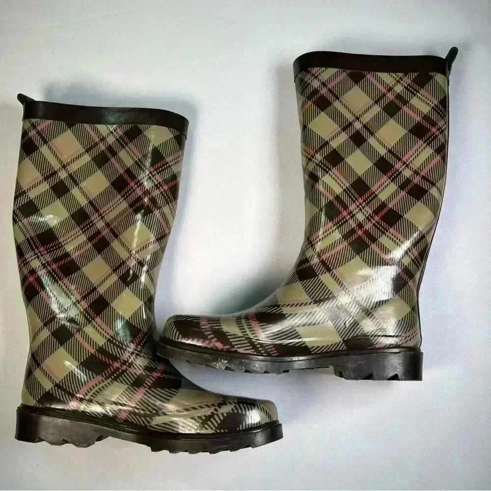 Women's CAPELLI PLAID RAIN/GARDEN BOOTS
SZ 7,brown plaid like new